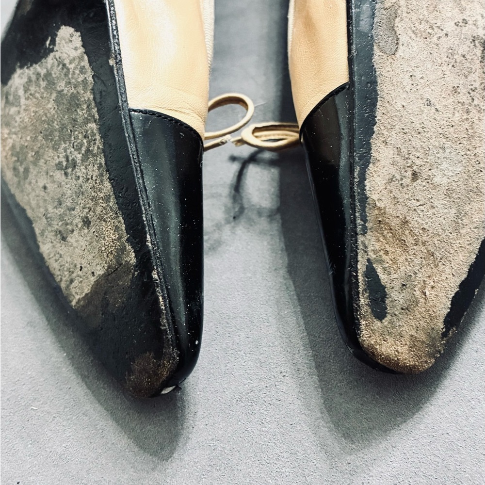 CHANEL Two-Tone Beige and Black heels - Picture 12 of 12